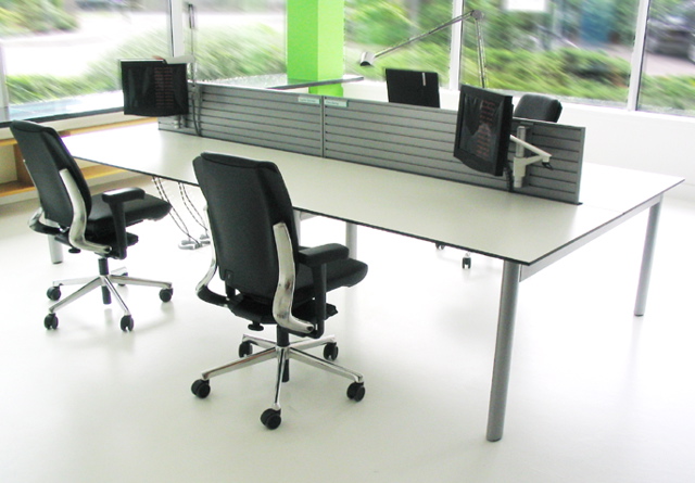 ahrend bench
